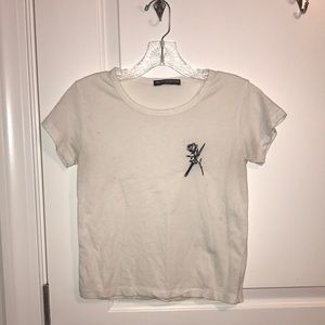 Brandy Melville crop top with cute design!